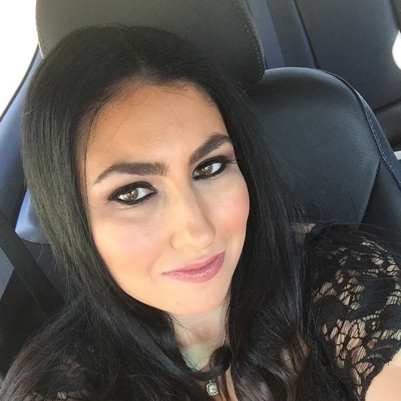 Meet your Posher, Sari - Picture 2 of 2